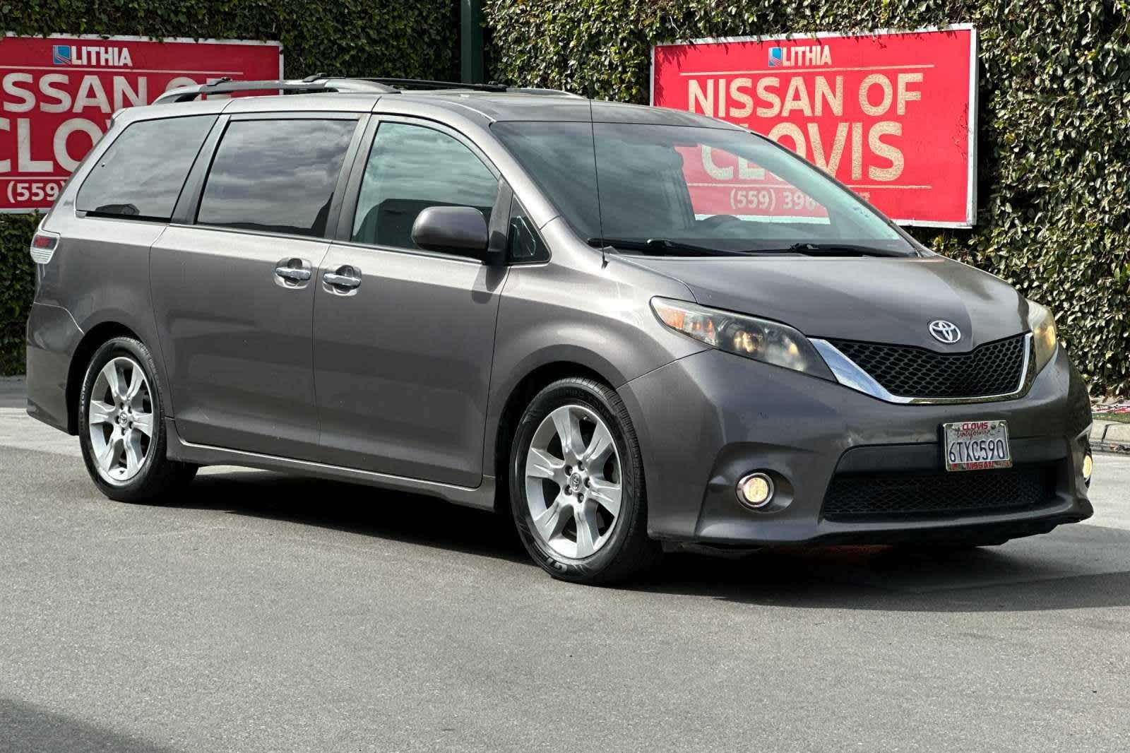 2013 Toyota Sienna SE 10