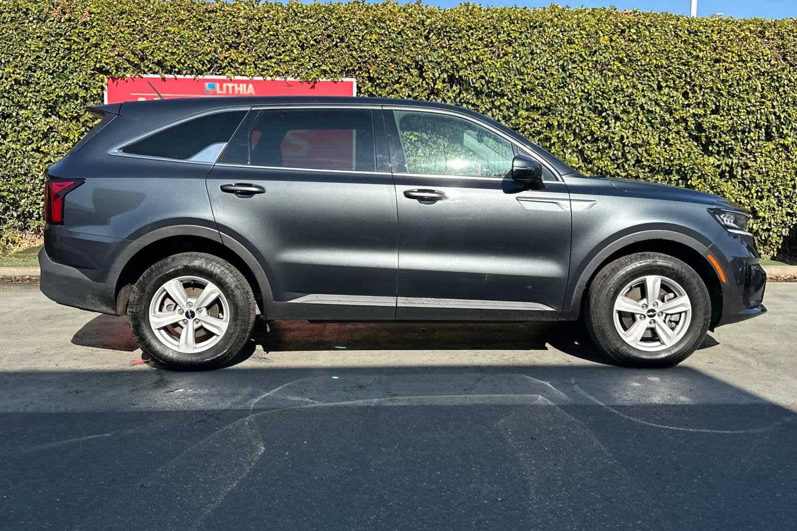 2022 Kia Sorento LX 9