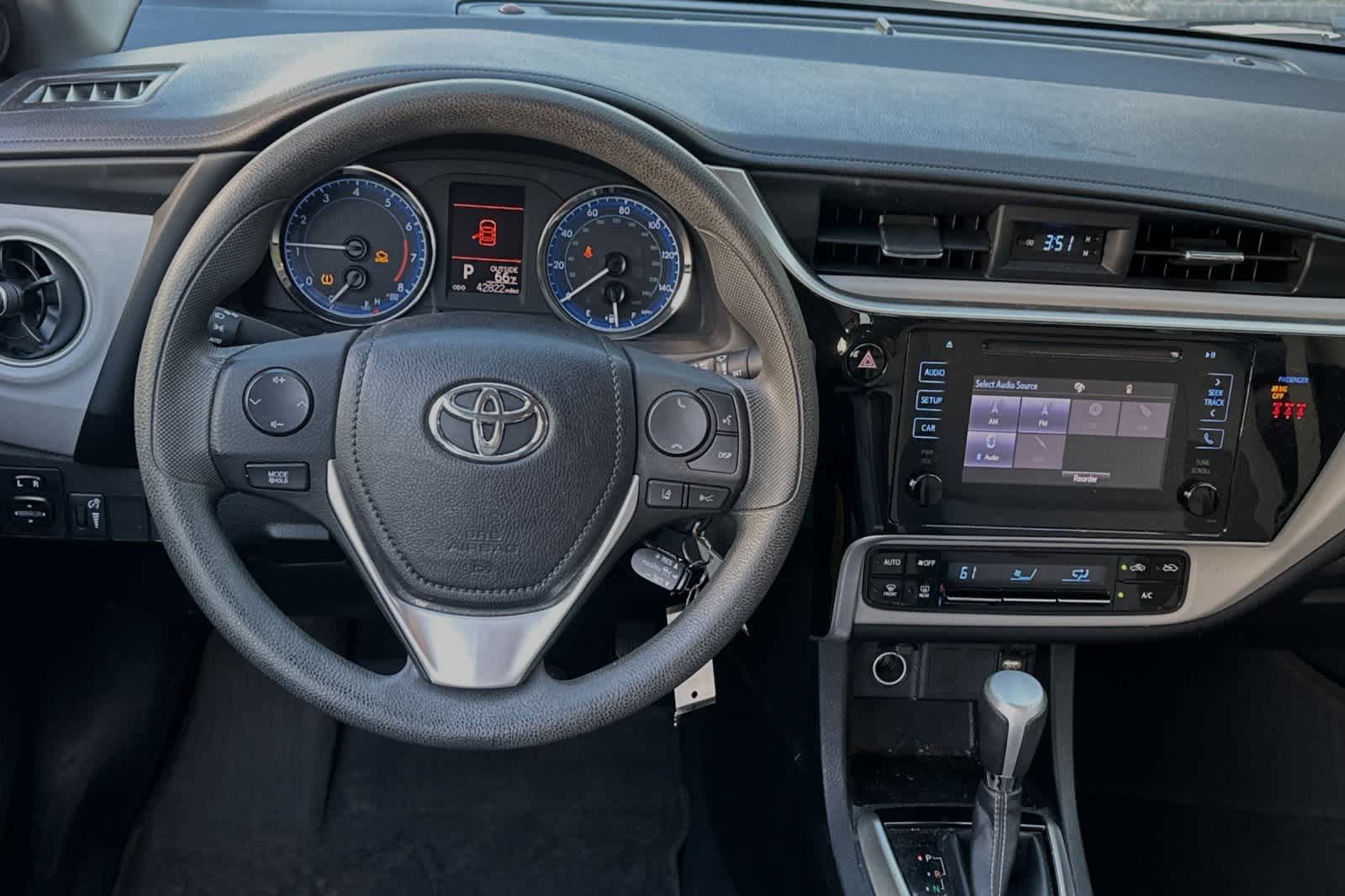 2018 Toyota Corolla LE 17