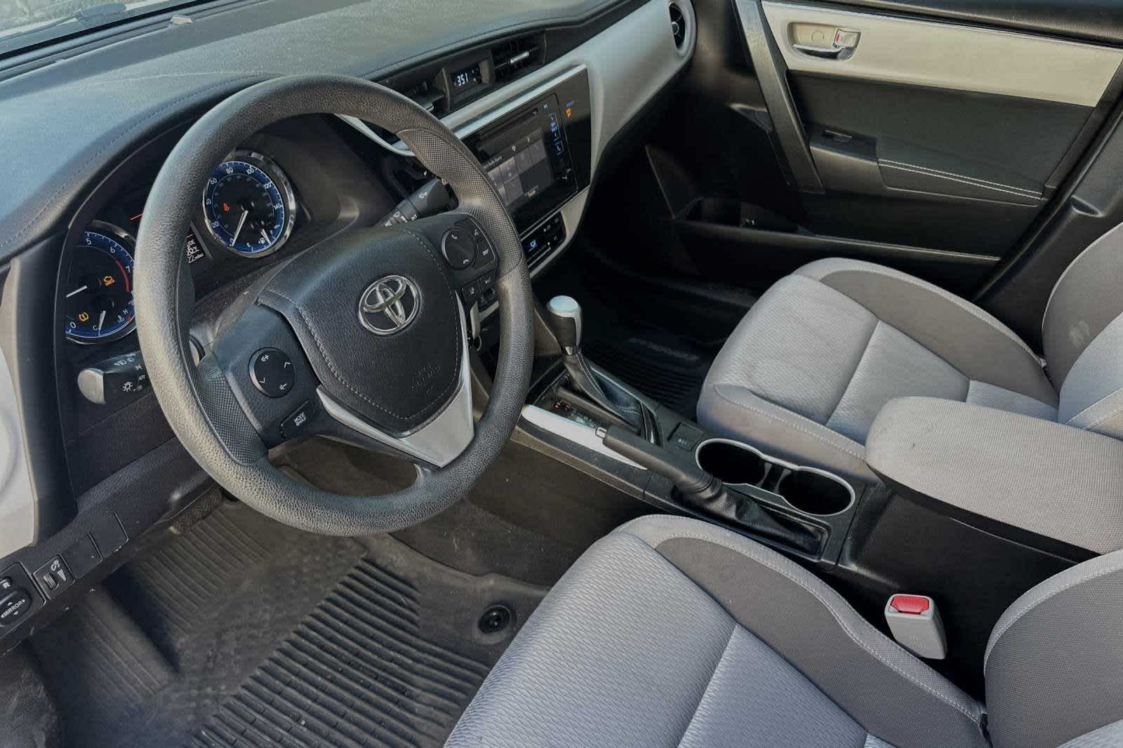 2018 Toyota Corolla LE 14