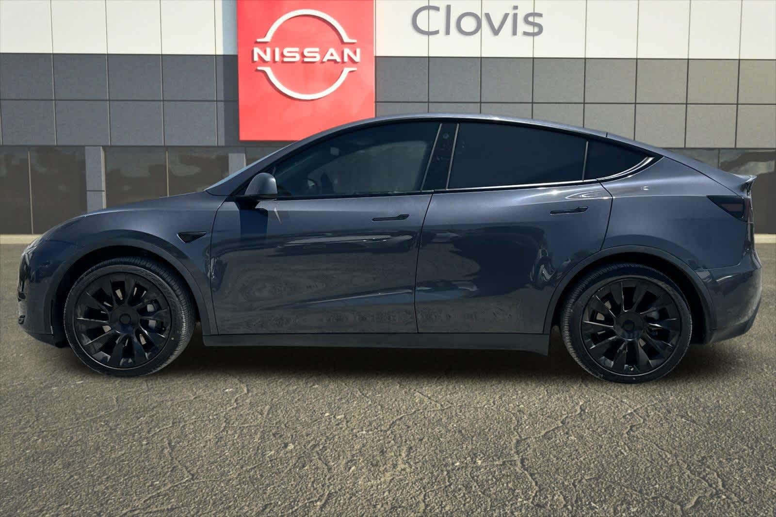 Used 2021 Tesla Model Y Long Range with VIN 5YJYGDEE8MF283992 for sale in Fresno, CA