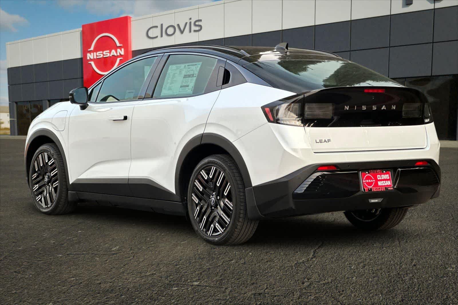 New Everest White Pearl Tricoat/Black 2026 Nissan LEAF PLATINUM+