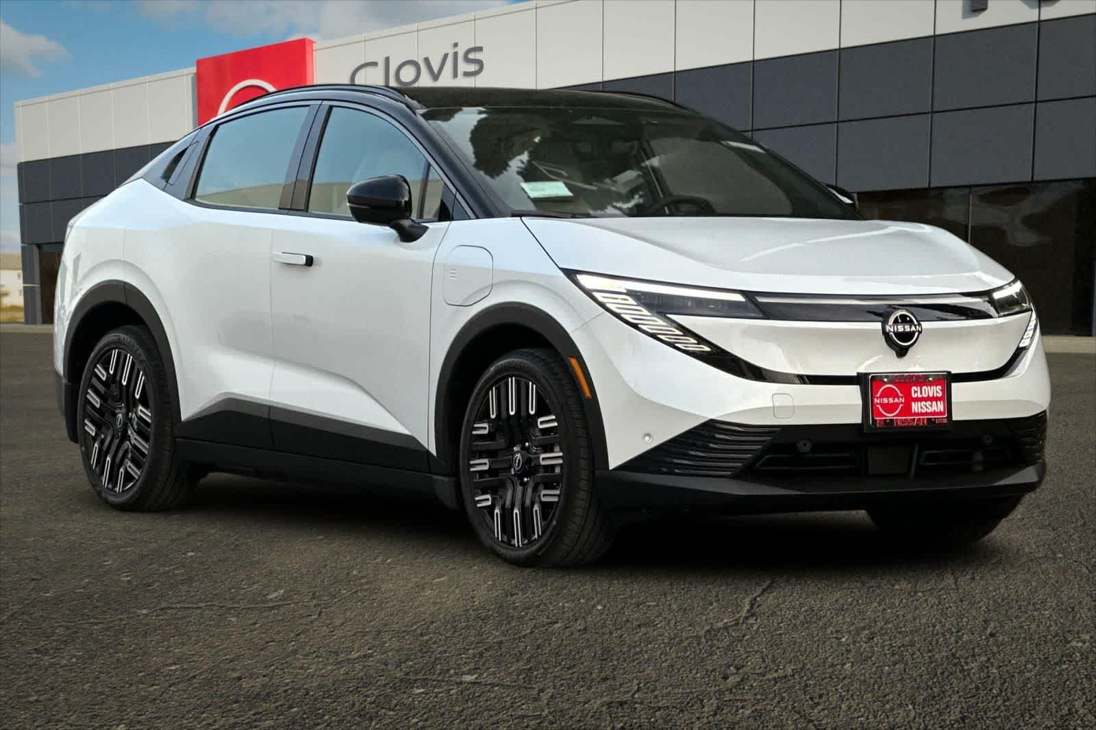 New Everest White Pearl Tricoat/Black 2026 Nissan LEAF PLATINUM+
