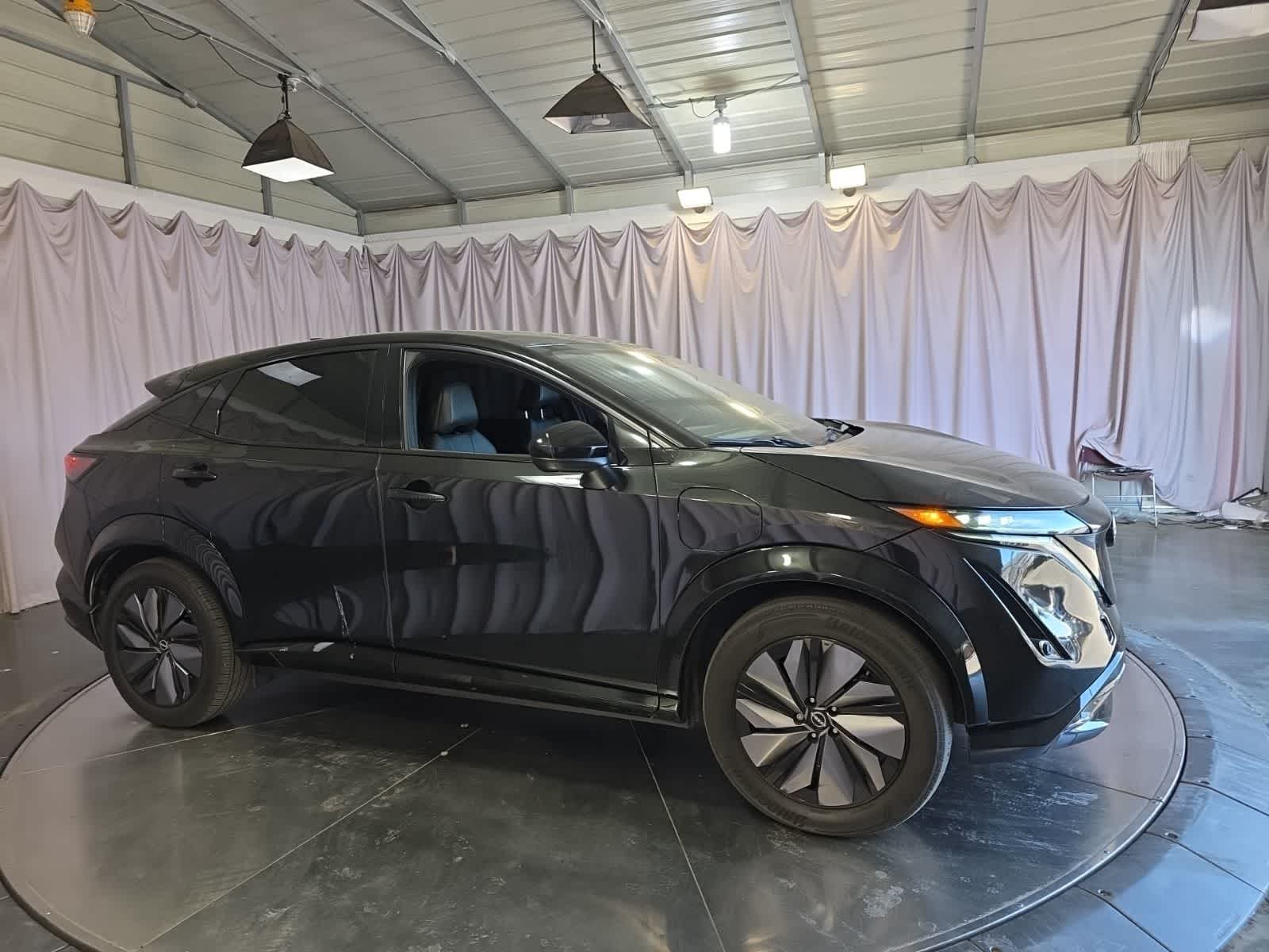 View vehicle photo 5