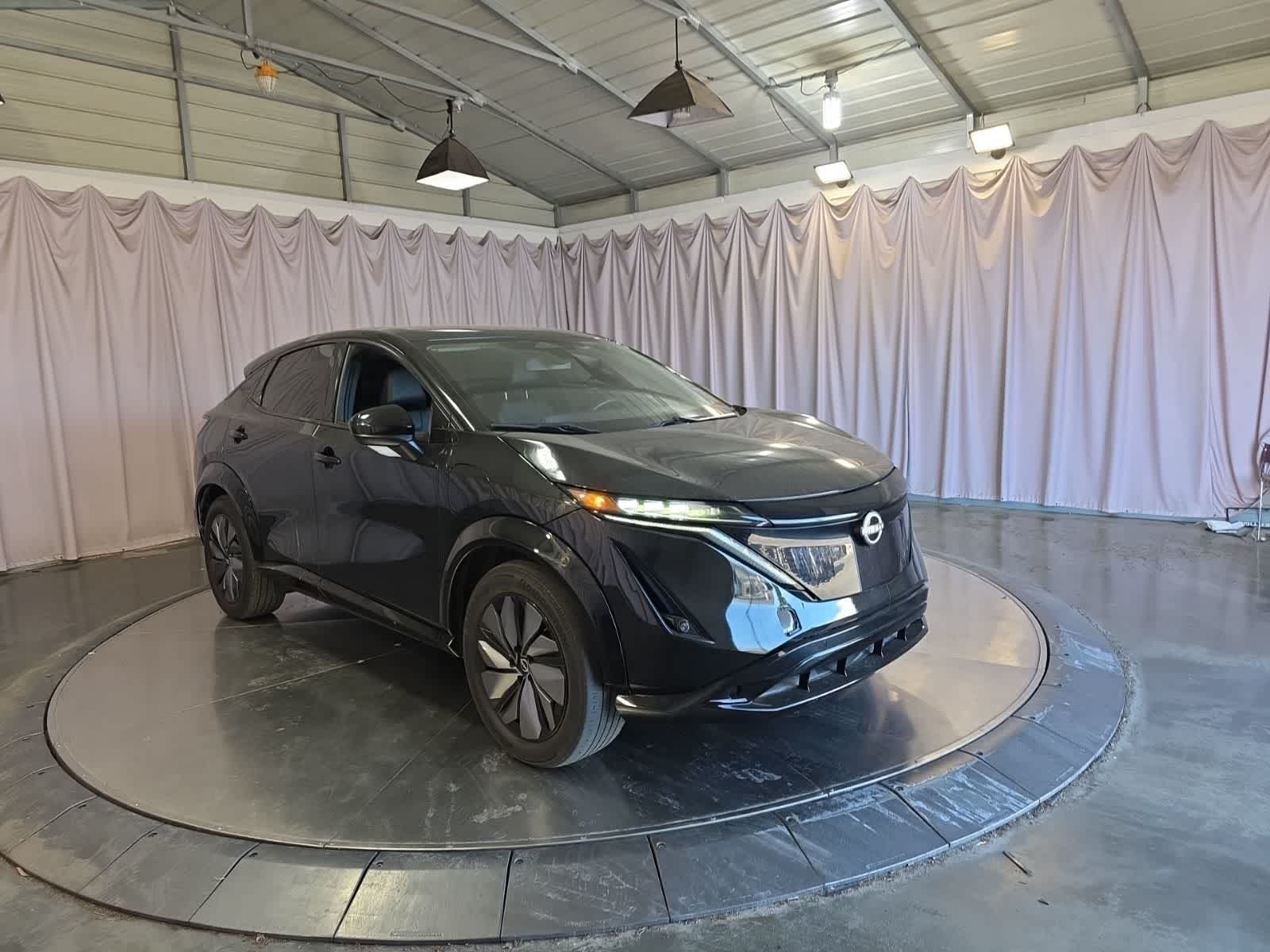 View vehicle photo 4