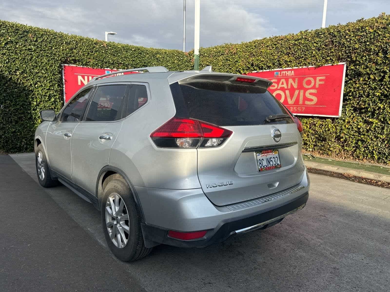 2017 Nissan Rogue SV 3