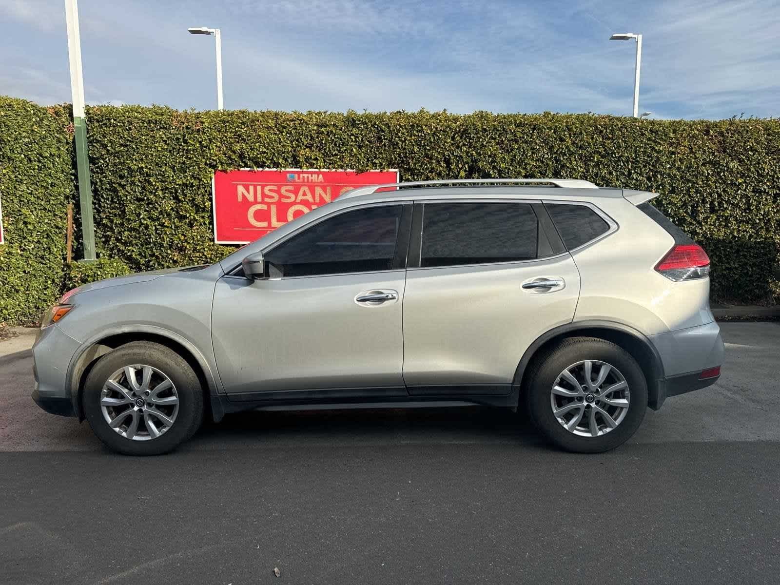 2017 Nissan Rogue SV 12