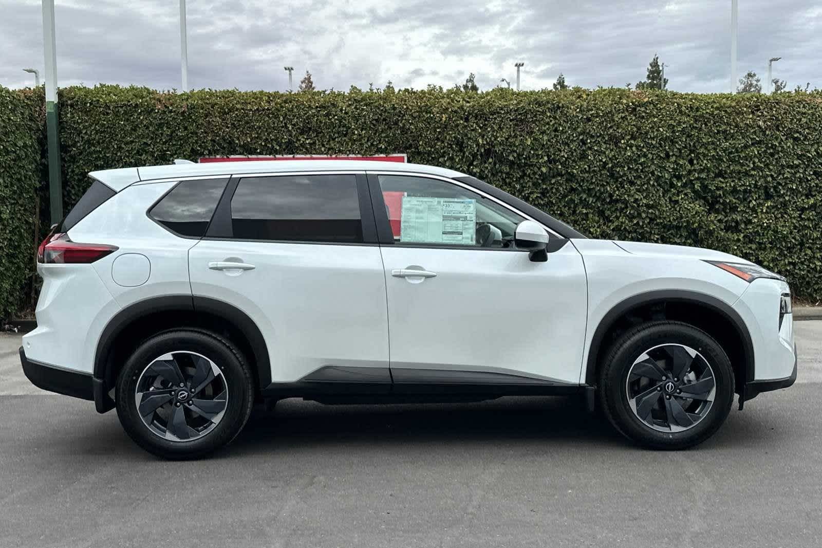 2025 Nissan Rogue SV 9