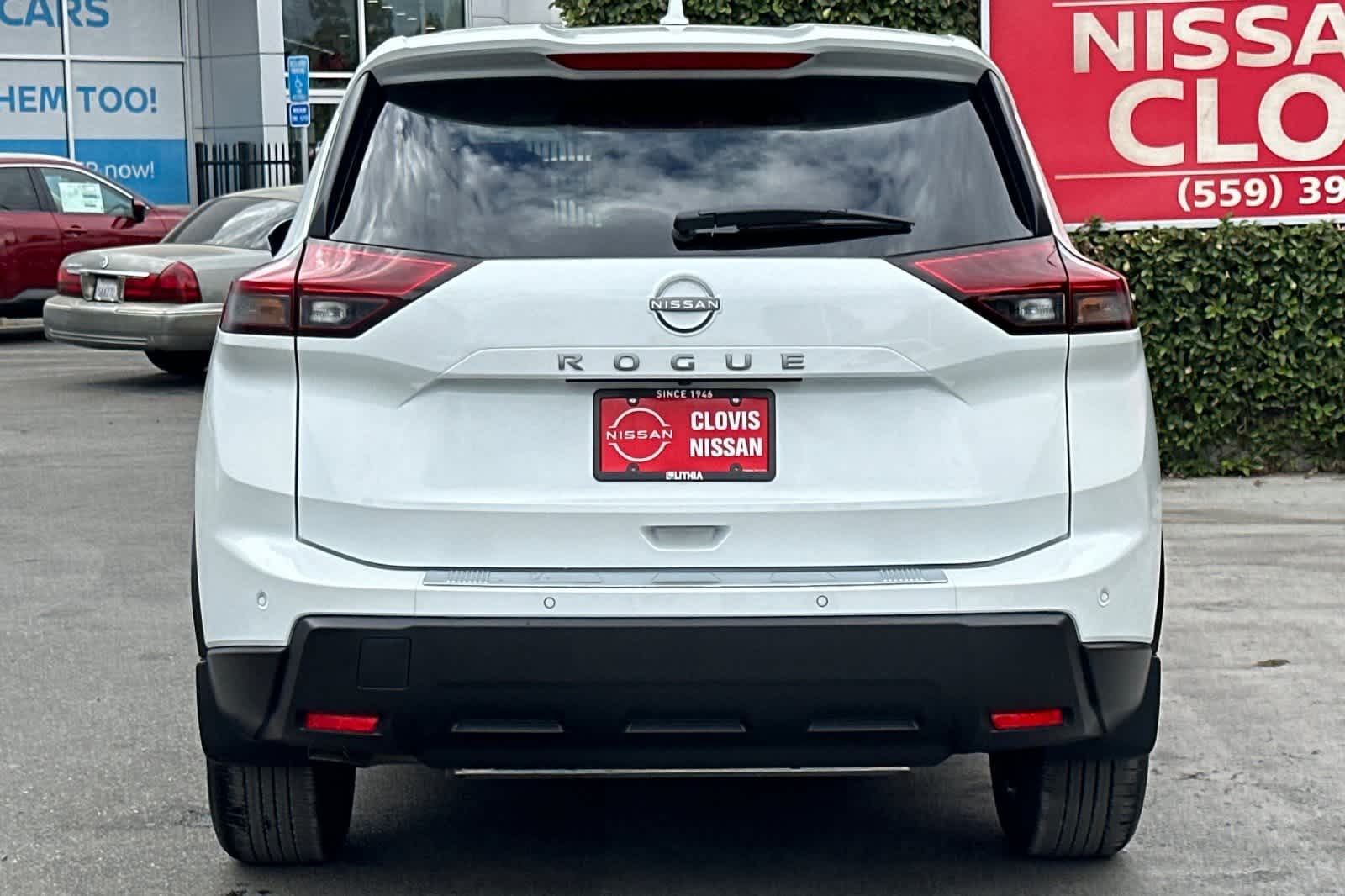 2025 Nissan Rogue SV 8