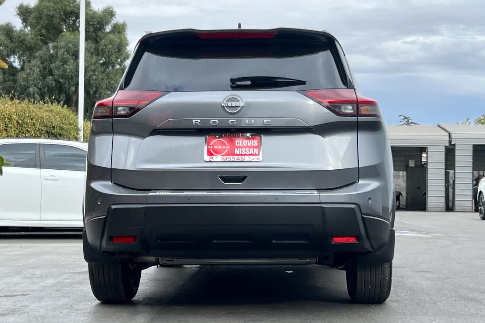 2025 Nissan Rogue SV 8