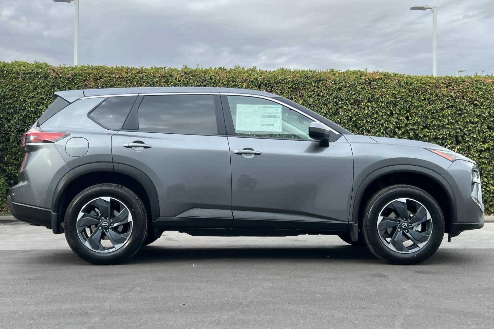 2025 Nissan Rogue SV 9