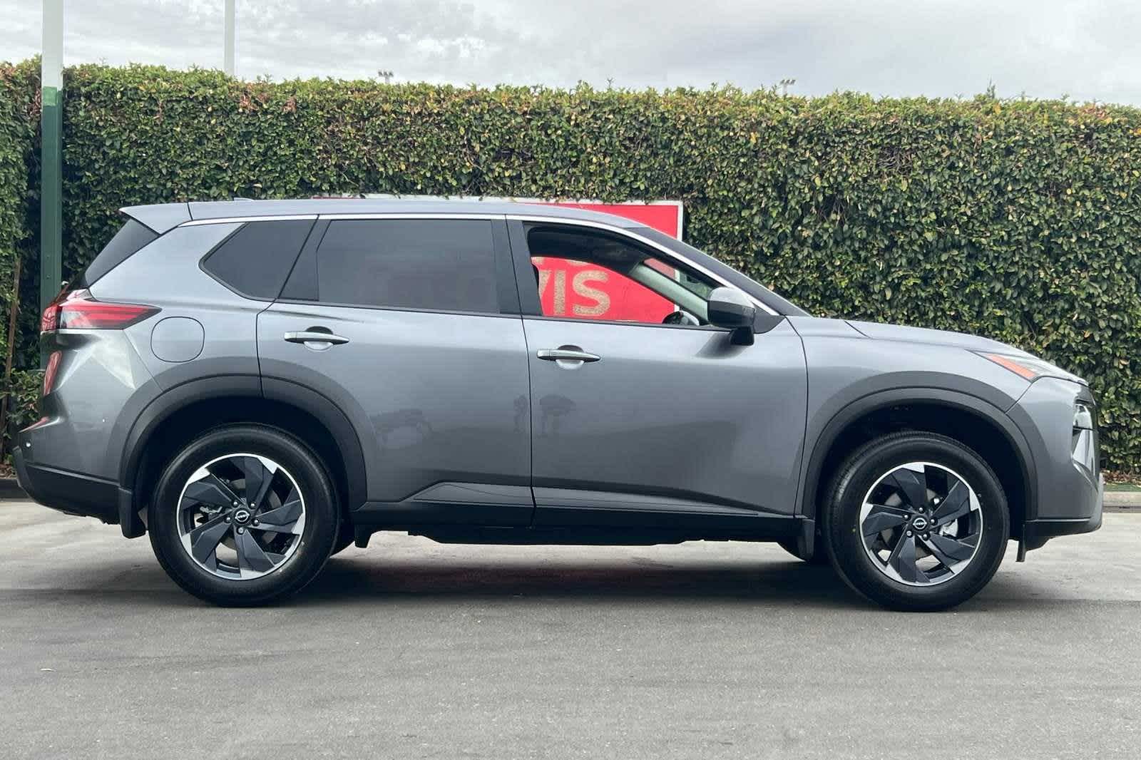 2025 Nissan Rogue SV 9