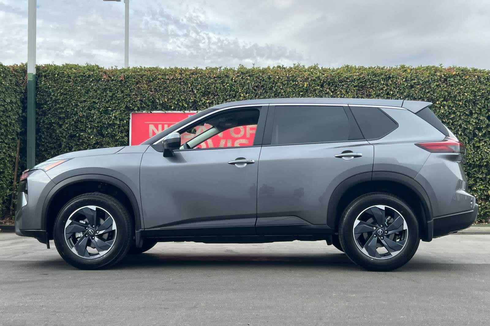 2025 Nissan Rogue SV 6