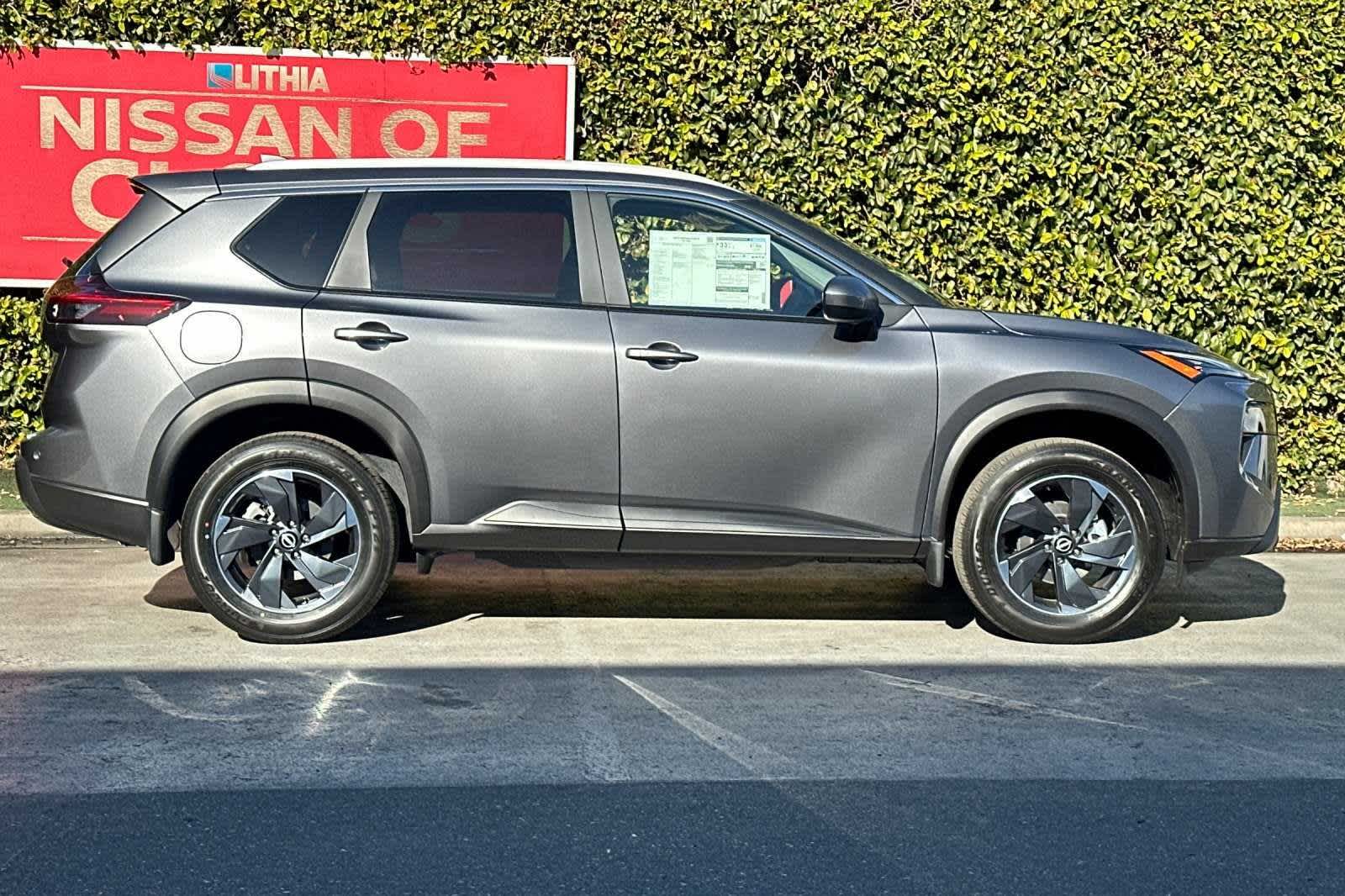 2025 Nissan Rogue SV 9