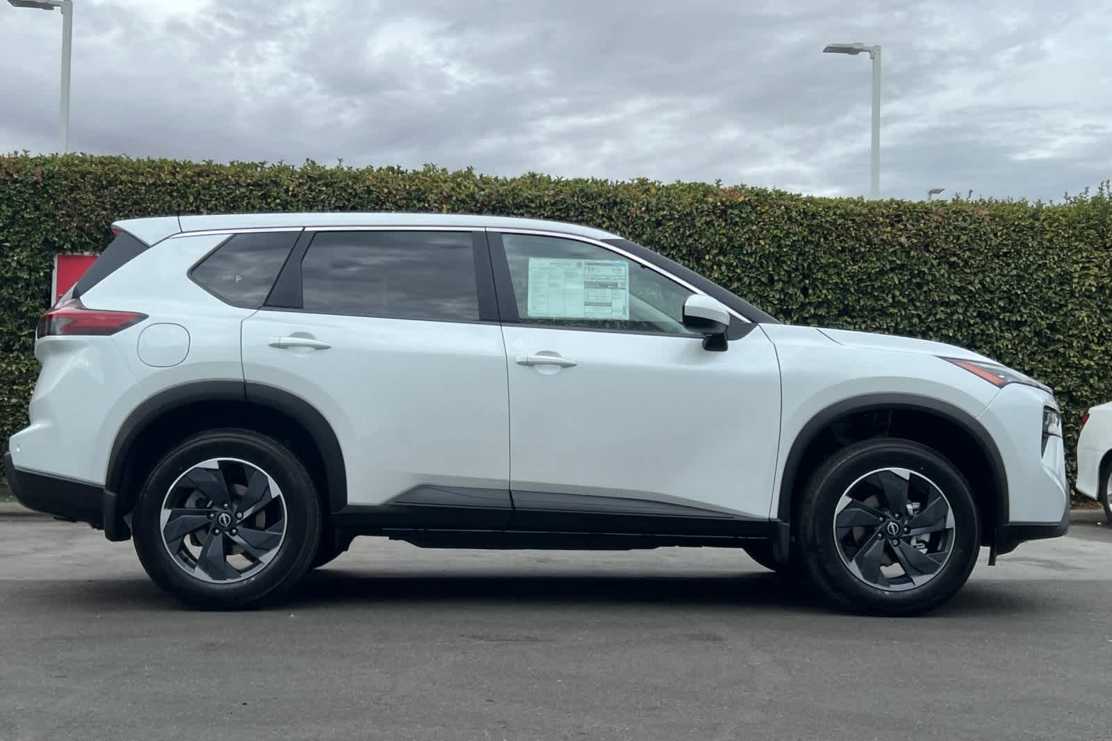 2025 Nissan Rogue SV 9