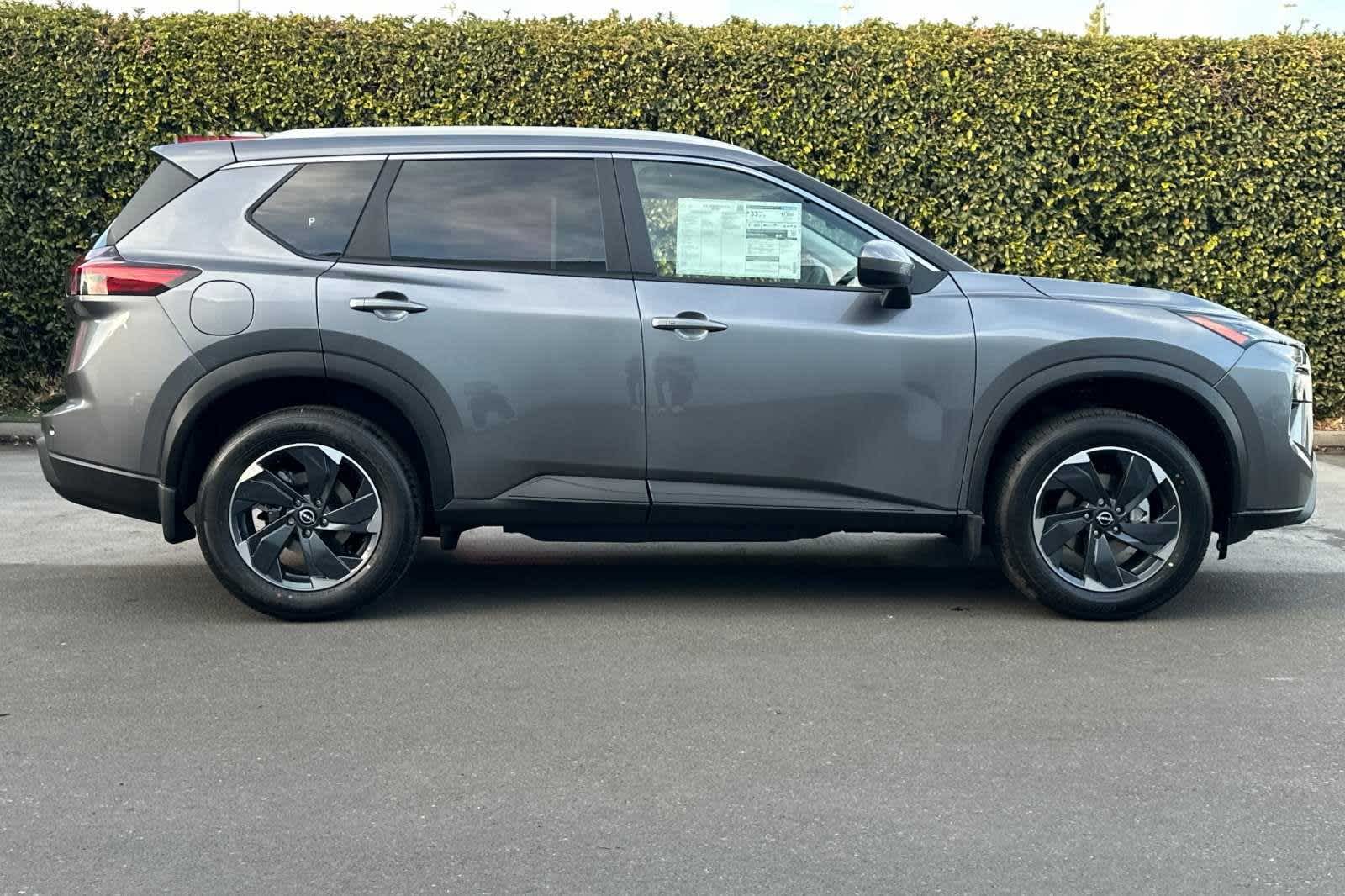 2025 Nissan Rogue SV 9