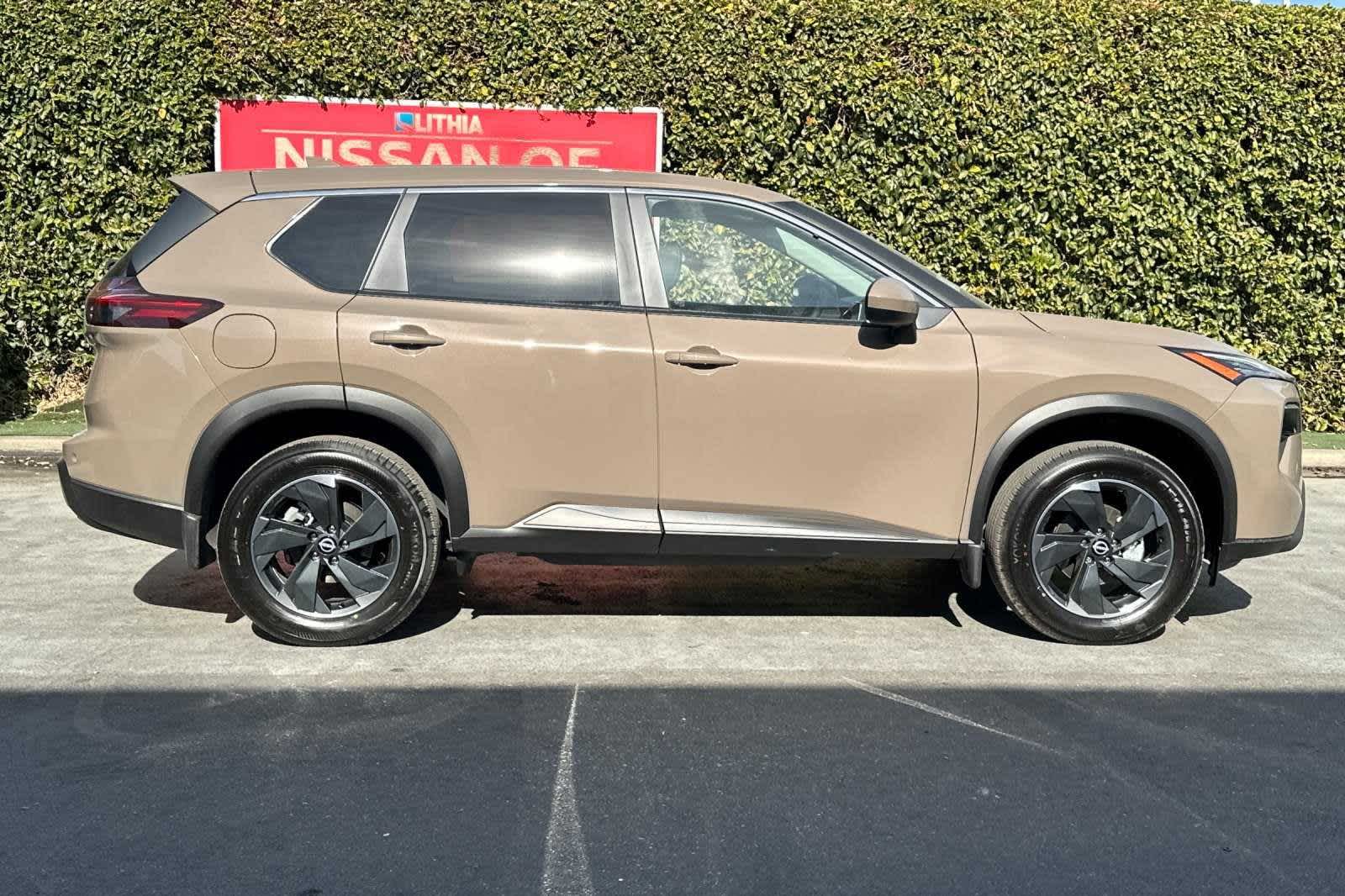 2025 Nissan Rogue SV 9