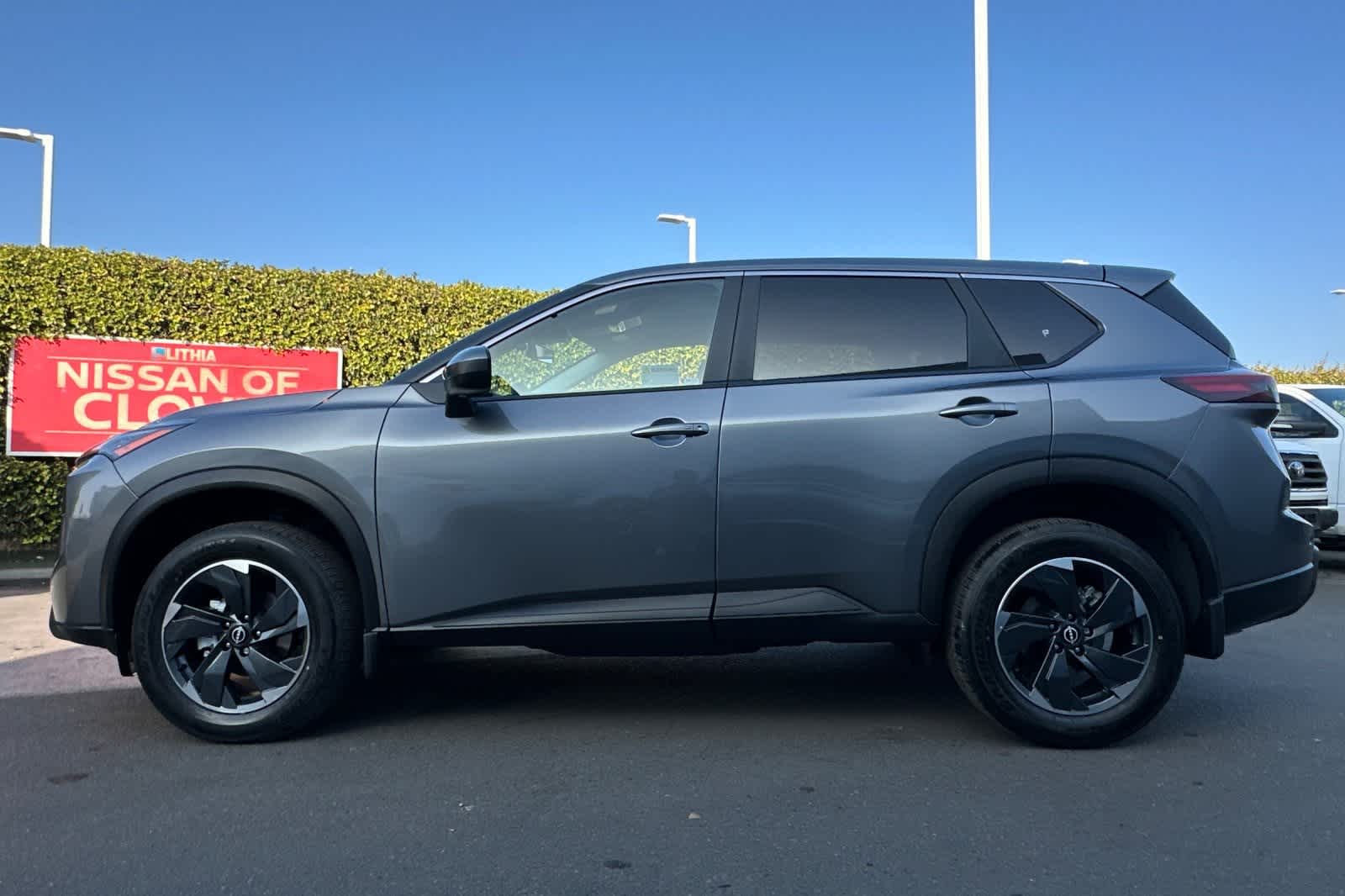 2025 Nissan Rogue SV 6