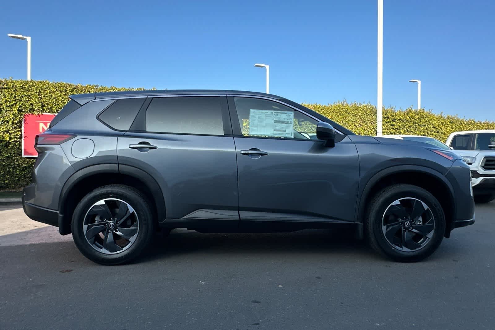 2025 Nissan Rogue SV 9