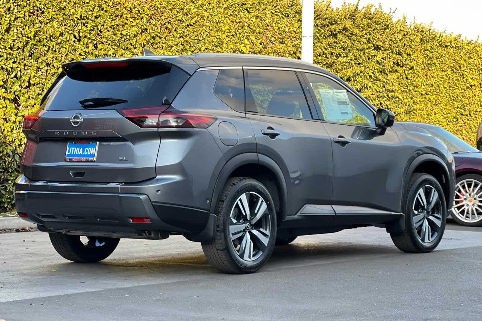 2025 Nissan Rogue SL 3