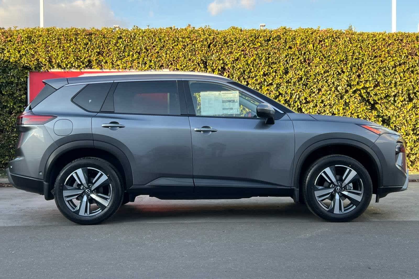 2025 Nissan Rogue SL 9