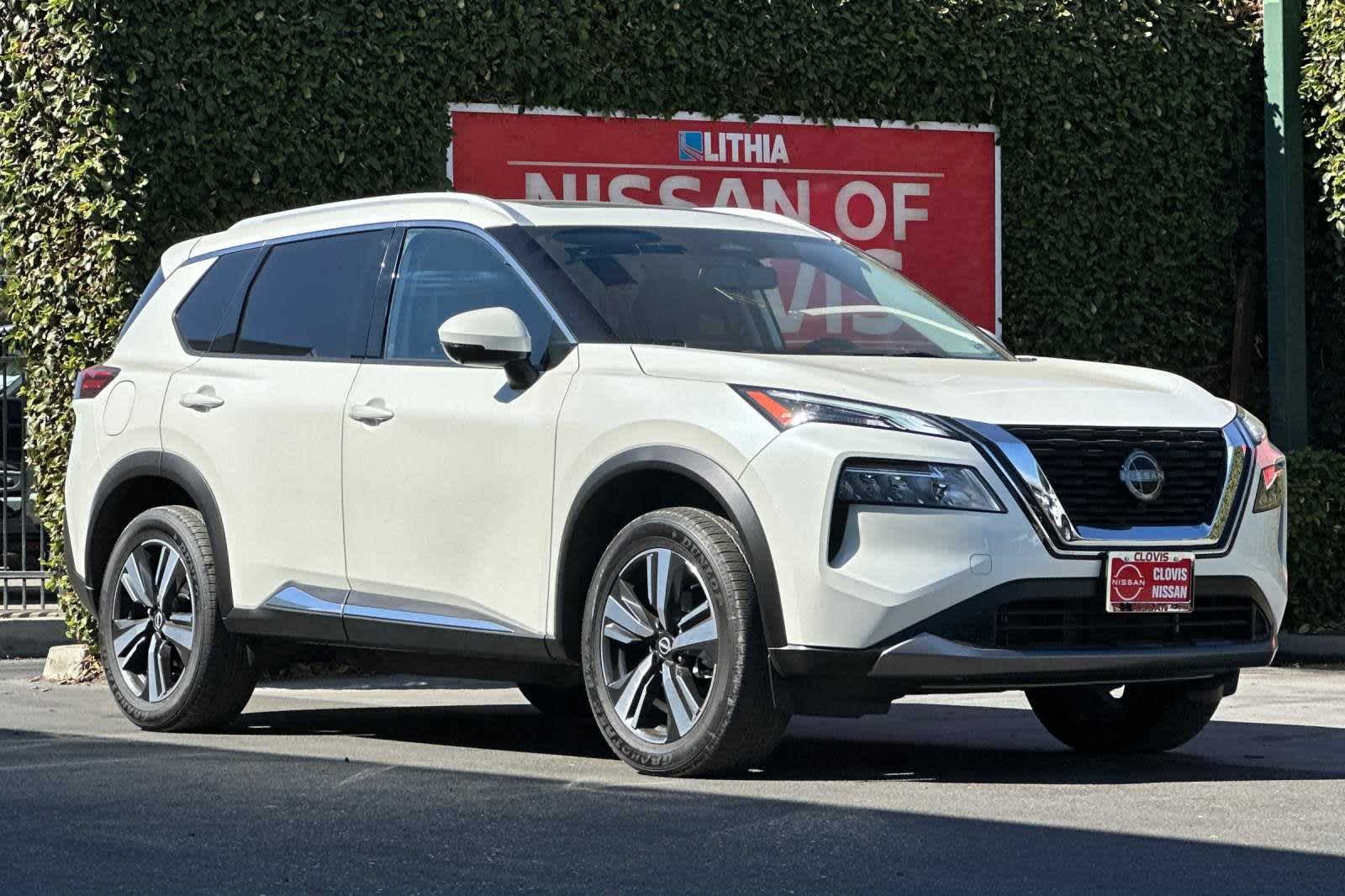 2023 Nissan Rogue SL 10