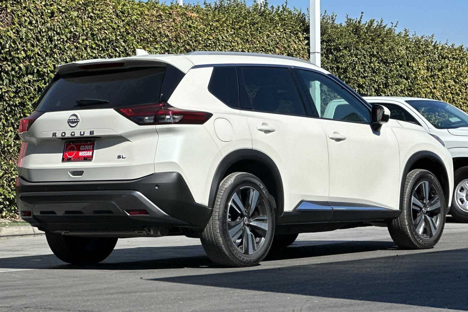 2023 Nissan Rogue SL 3