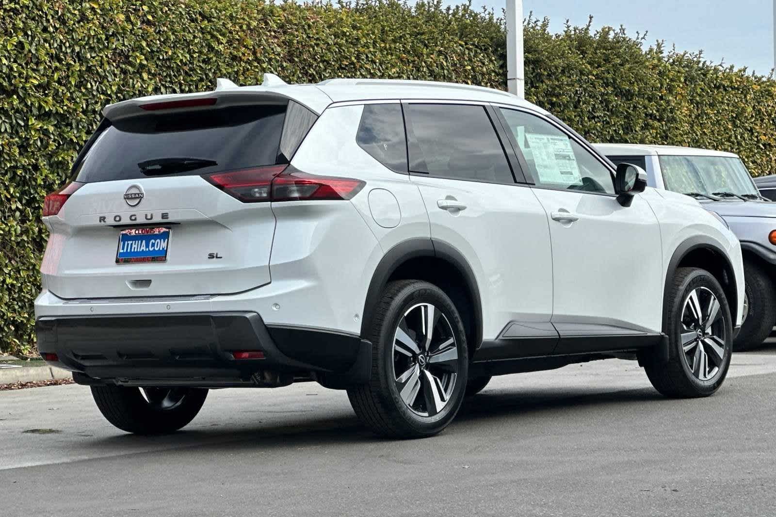 2025 Nissan Rogue SL 3