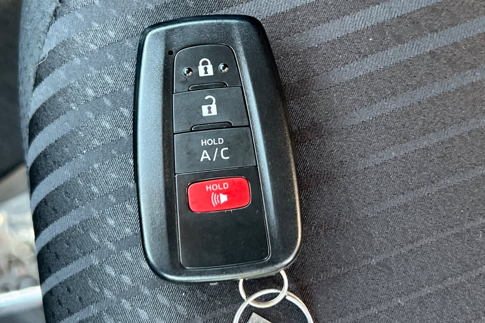 2022 Toyota Prius Prime LE - Photo 25