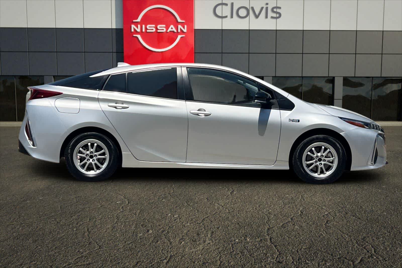 2022 Toyota Prius Prime LE - Photo 9