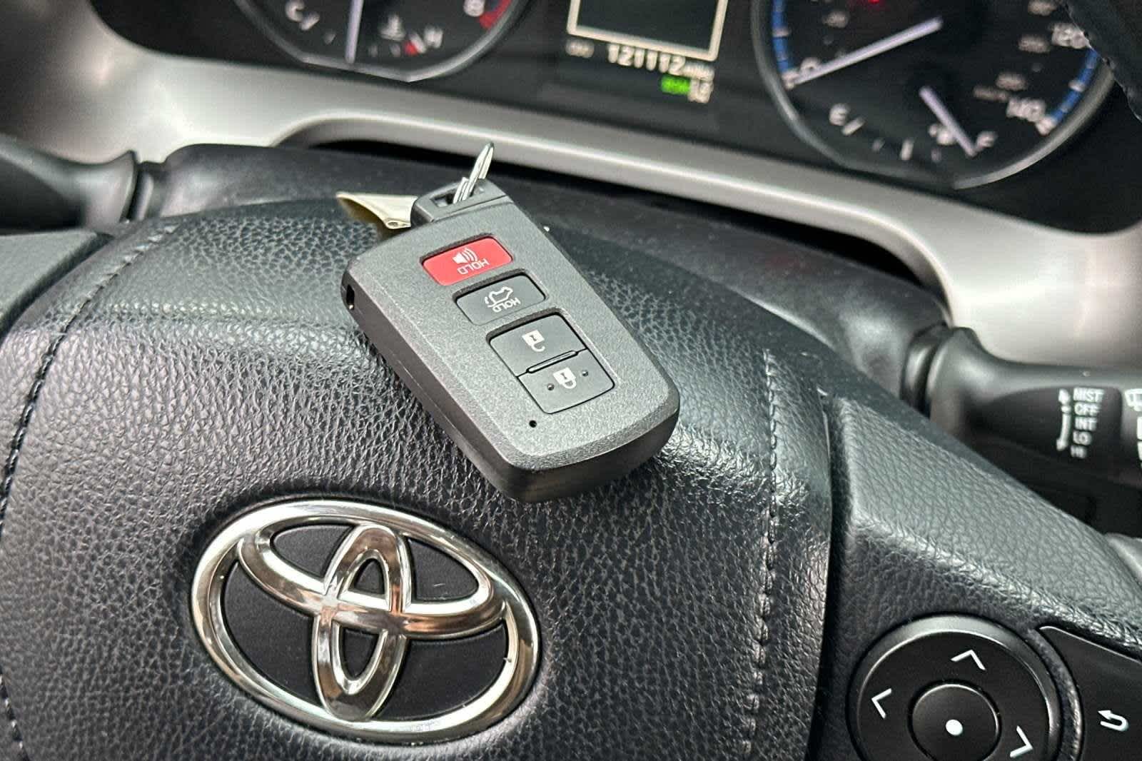 2017 Toyota RAV4 Limited 29