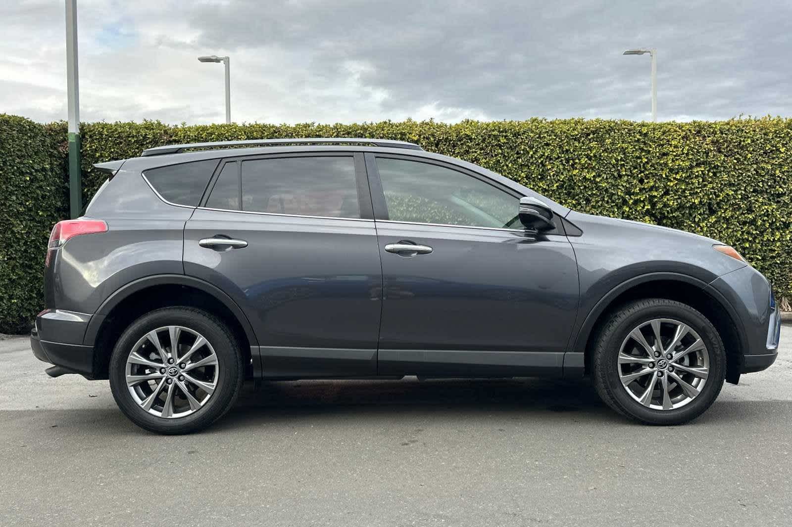 2017 Toyota RAV4 Limited 9