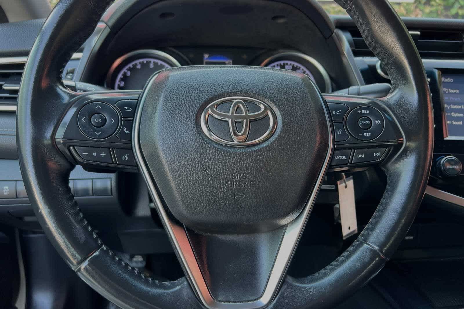 2018 Toyota Camry SE 24