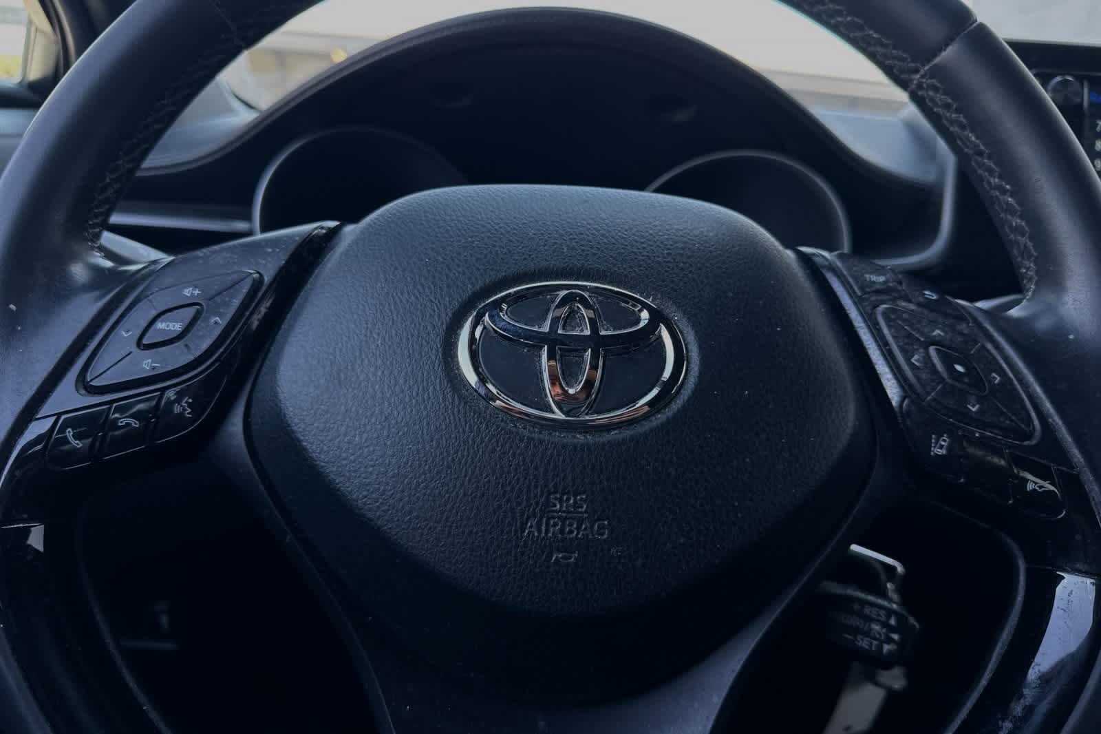 2018 Toyota C-HR XLE 24