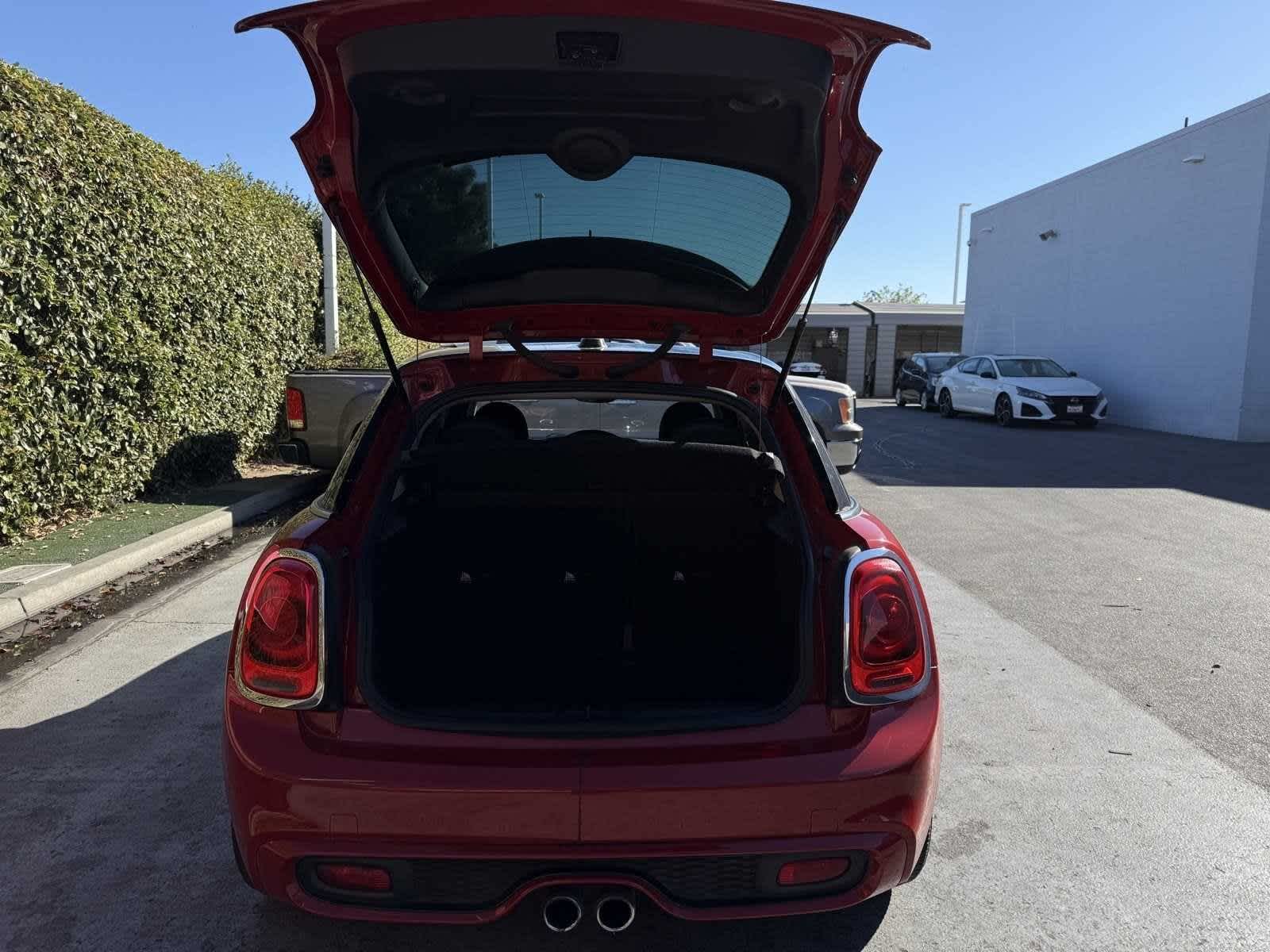 2017 MINI Hardtop 4 Door Cooper S 32