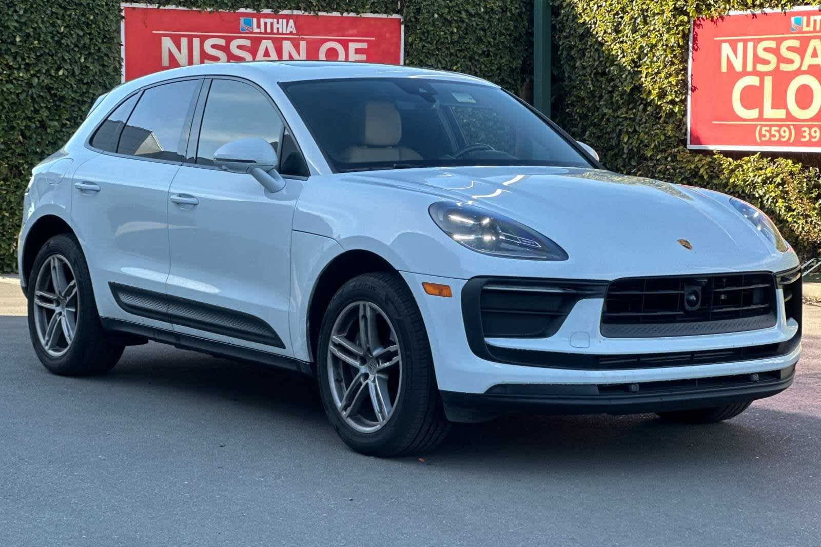 2022 Porsche Macan BASE 10