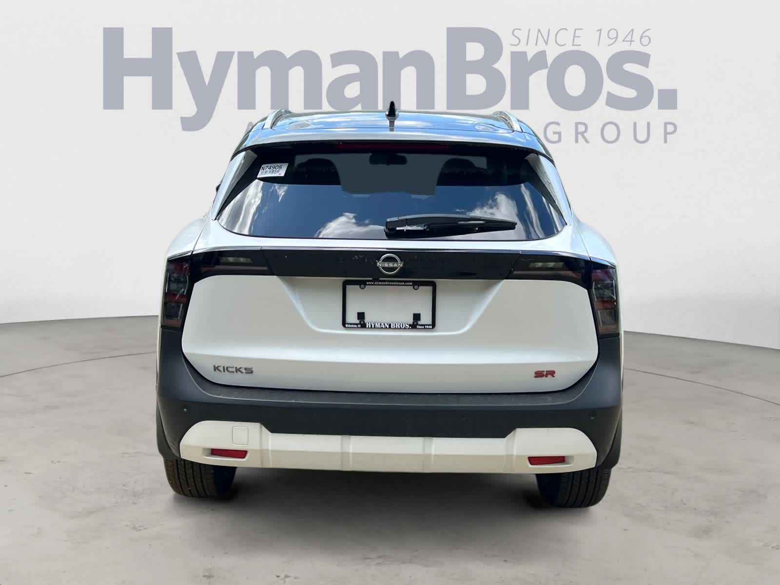 View vehicle photo 4
