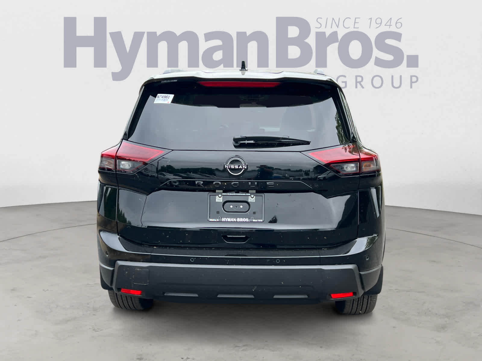 View vehicle photo 4
