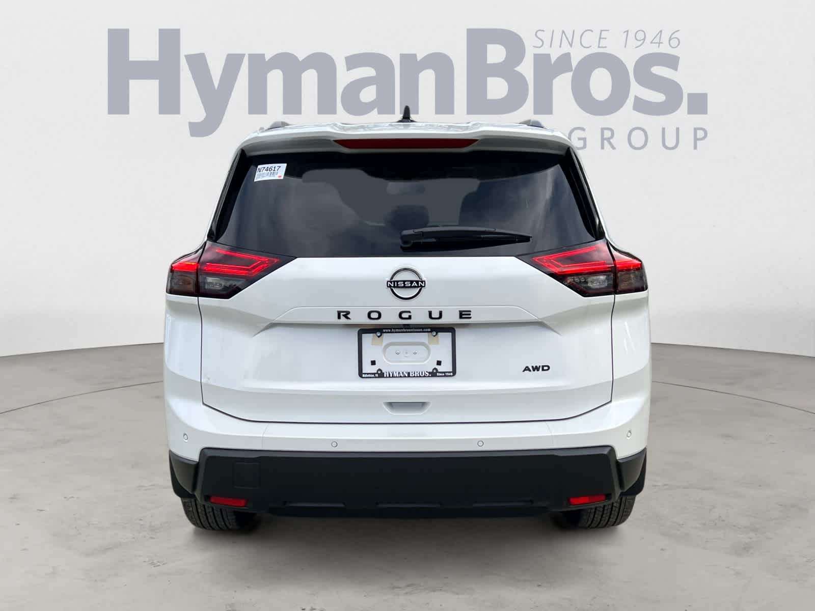 View vehicle photo 4