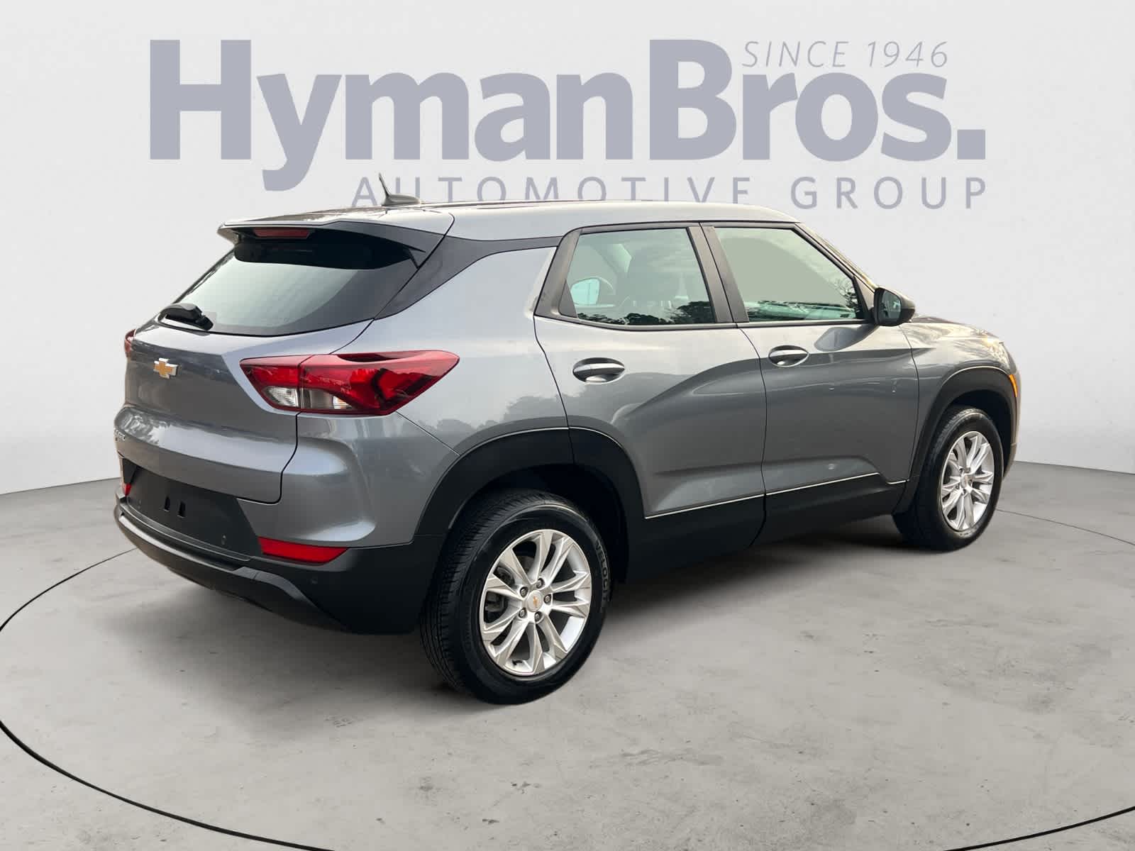 View vehicle photo 3