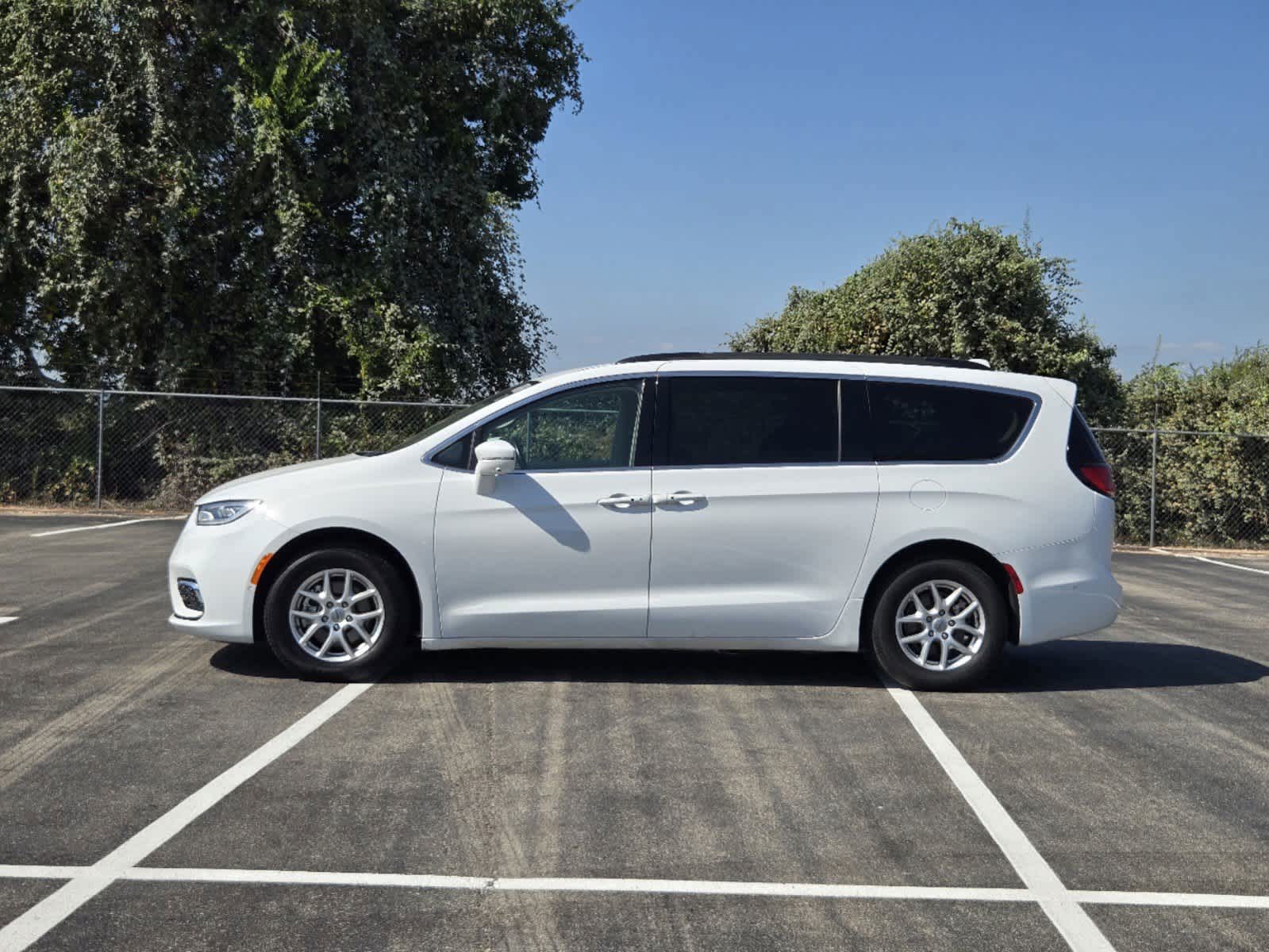 2022 Chrysler Pacifica Touring L 3