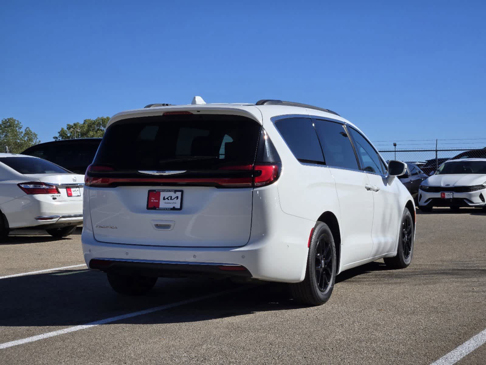 2022 Chrysler Pacifica Touring L 4