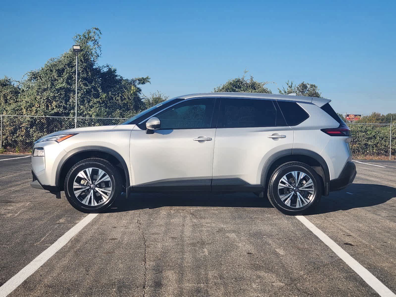 2021 Nissan Rogue SV 3