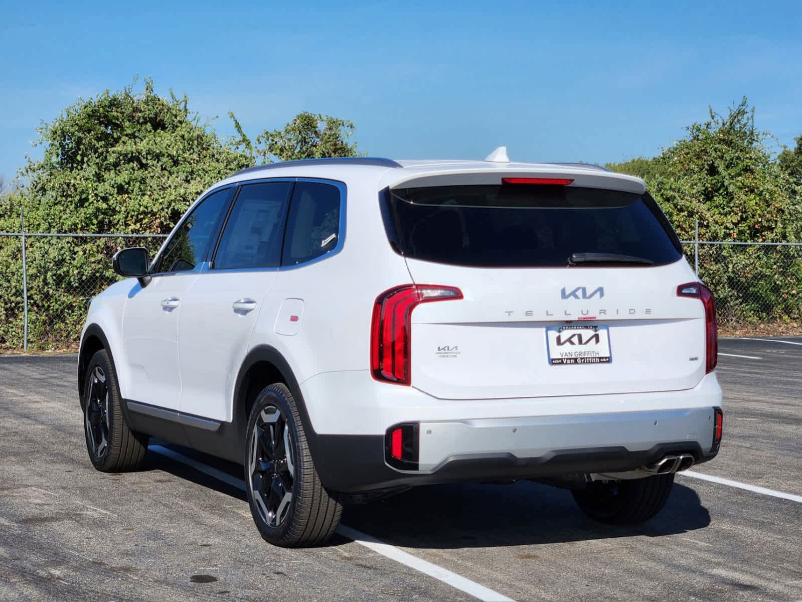 2024 Kia Telluride S 4