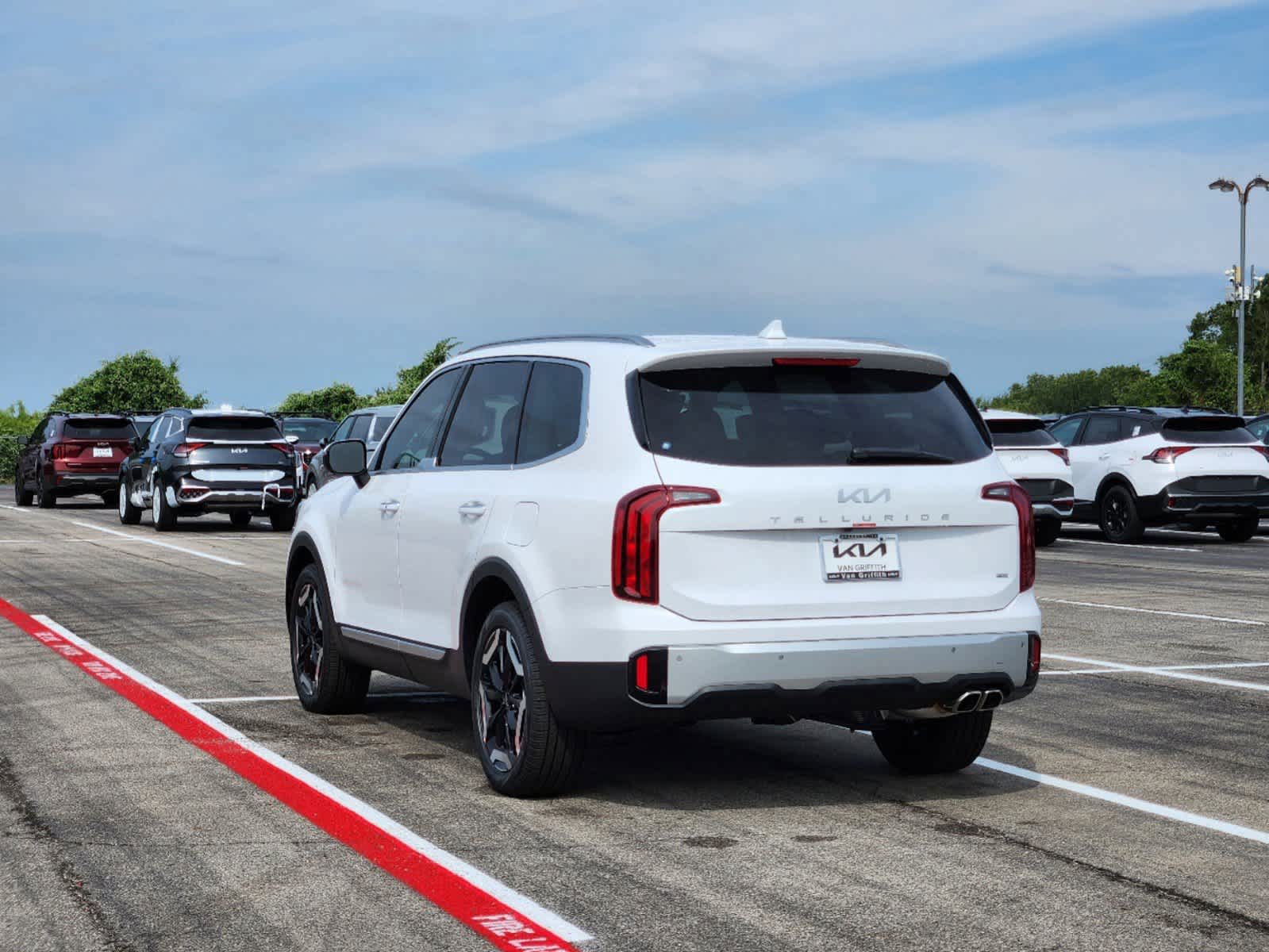 2024 Kia Telluride S 4