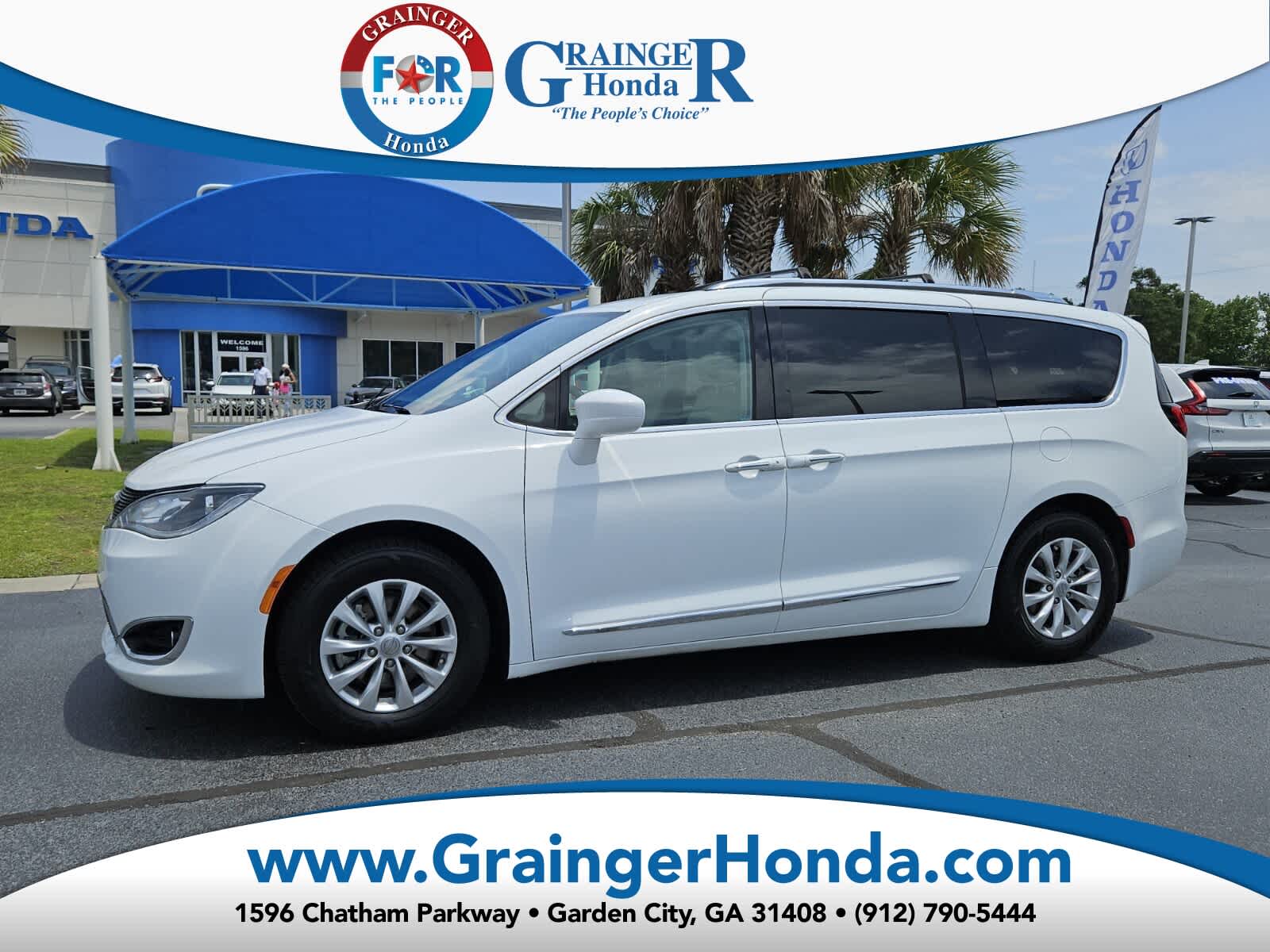 2018 Chrysler Pacifica Touring L's photo