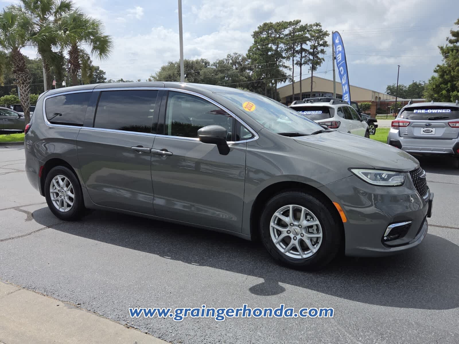 Used 2023 Chrysler Pacifica Van