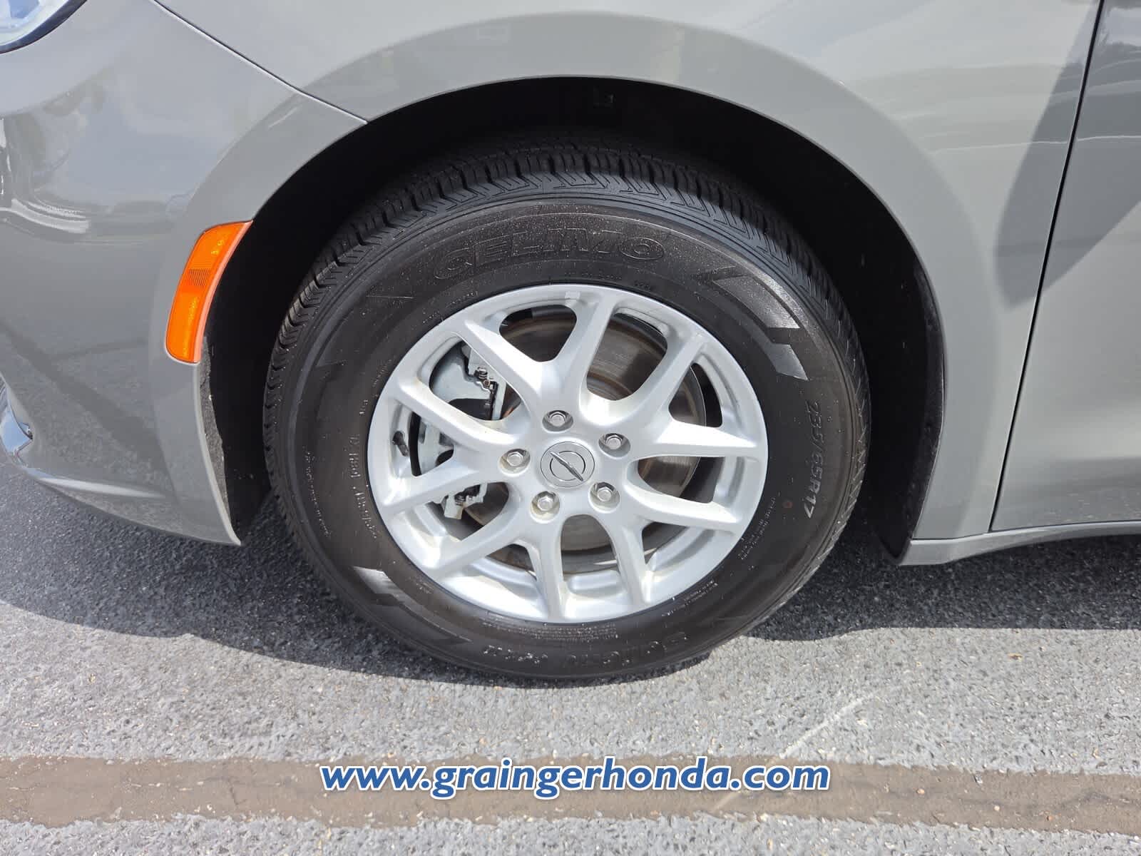 Used 2023 Chrysler Pacifica Van