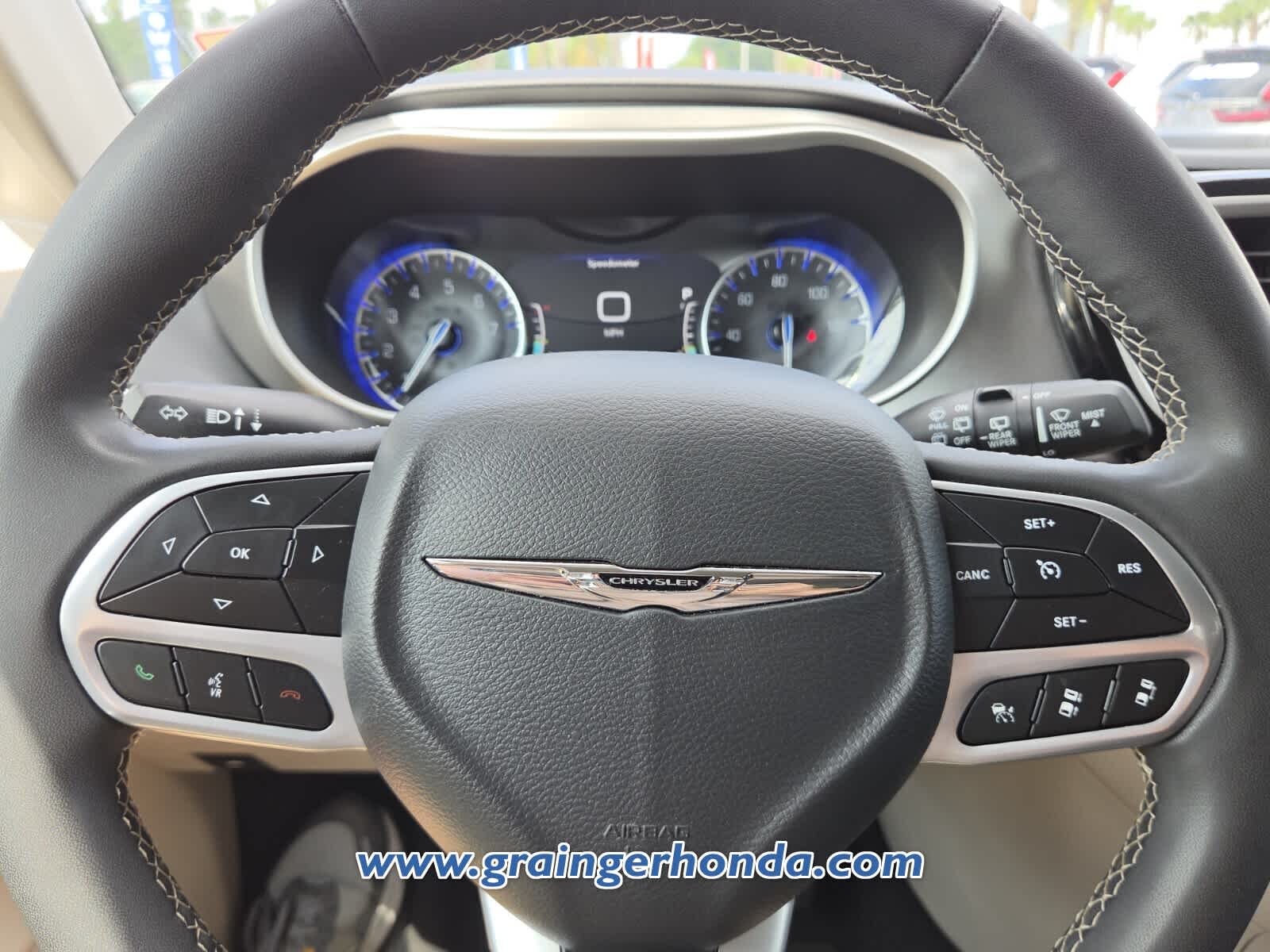 Used 2023 Chrysler Pacifica Van