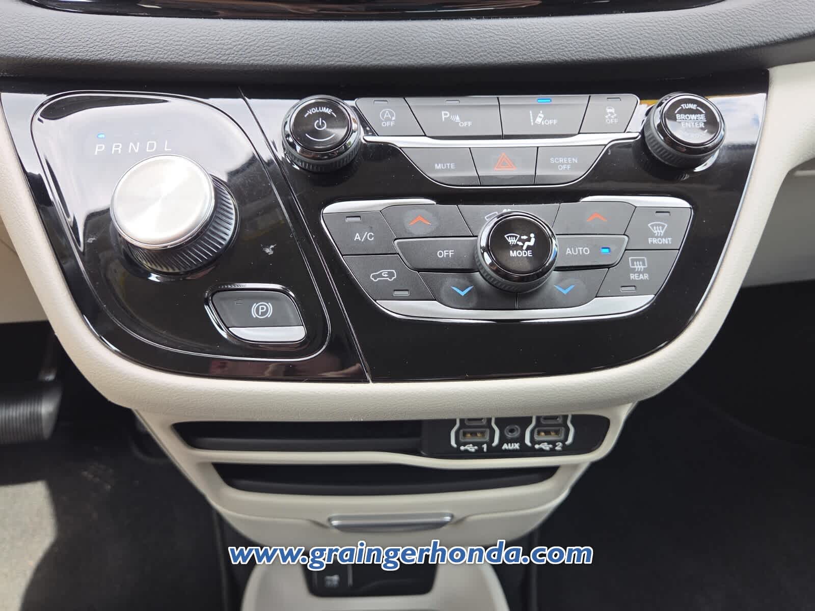 Used 2023 Chrysler Pacifica Van